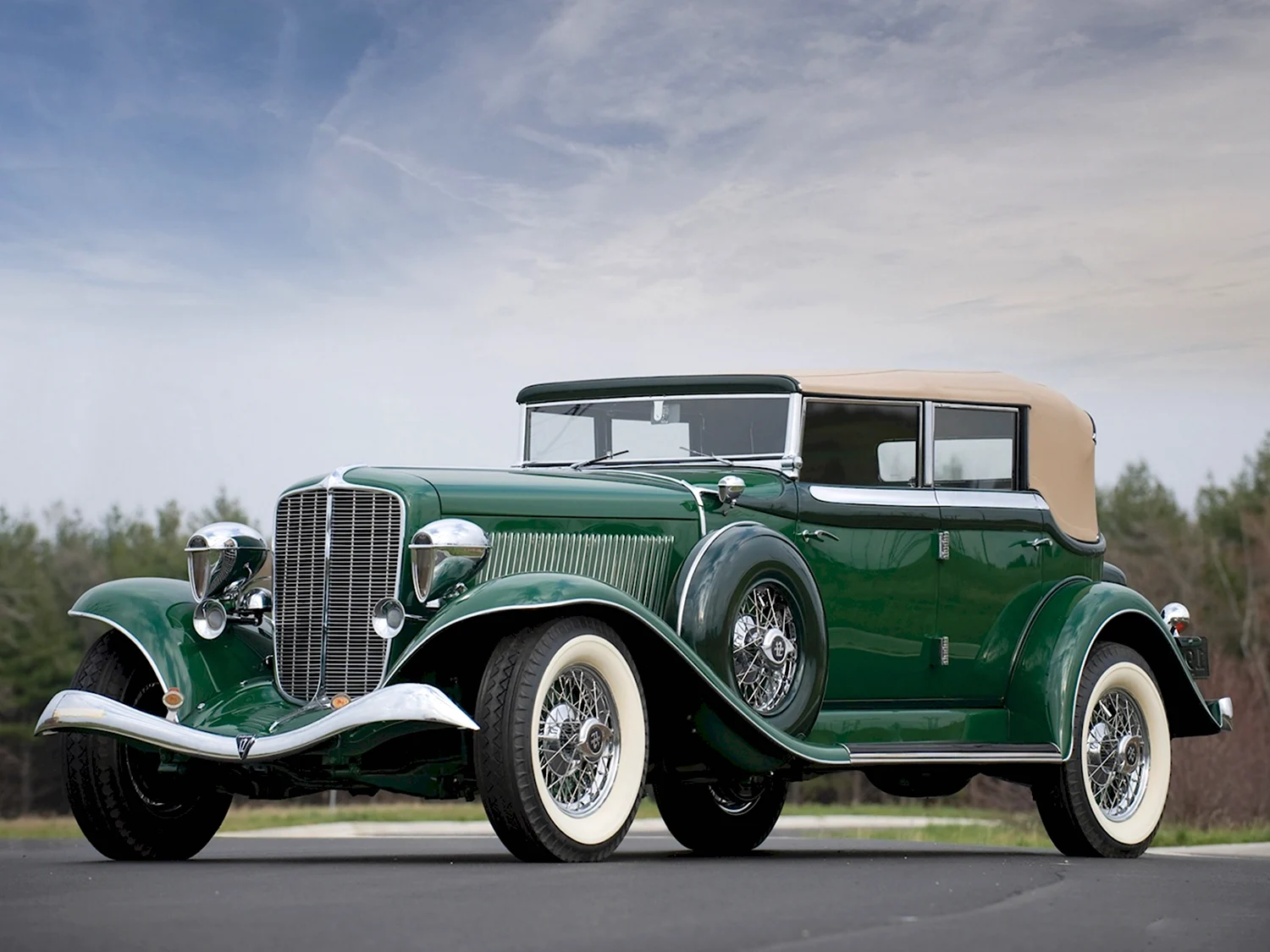 1934 Auburn Phaeton sedan