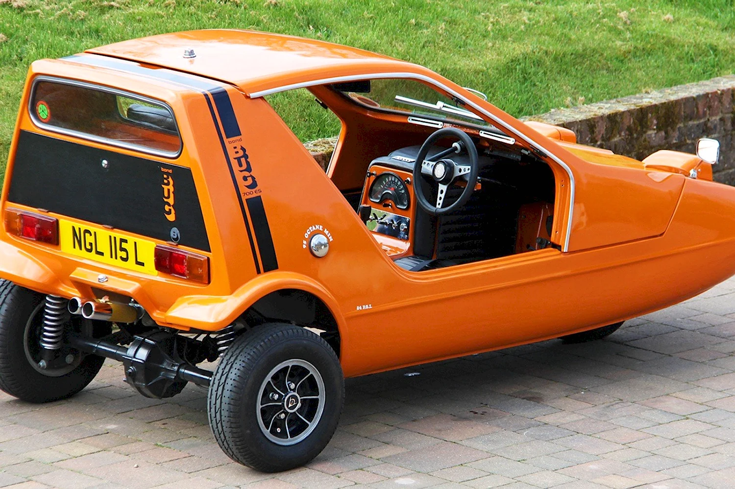 Автомобиль Bond Bug 700e