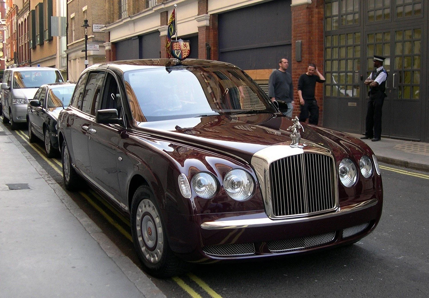 Автомобиль королевы Англии - Bentley State Limousine