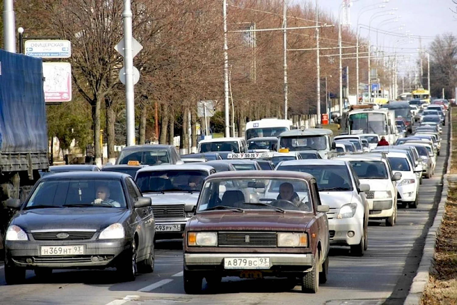 Автомобиль на улице Россия