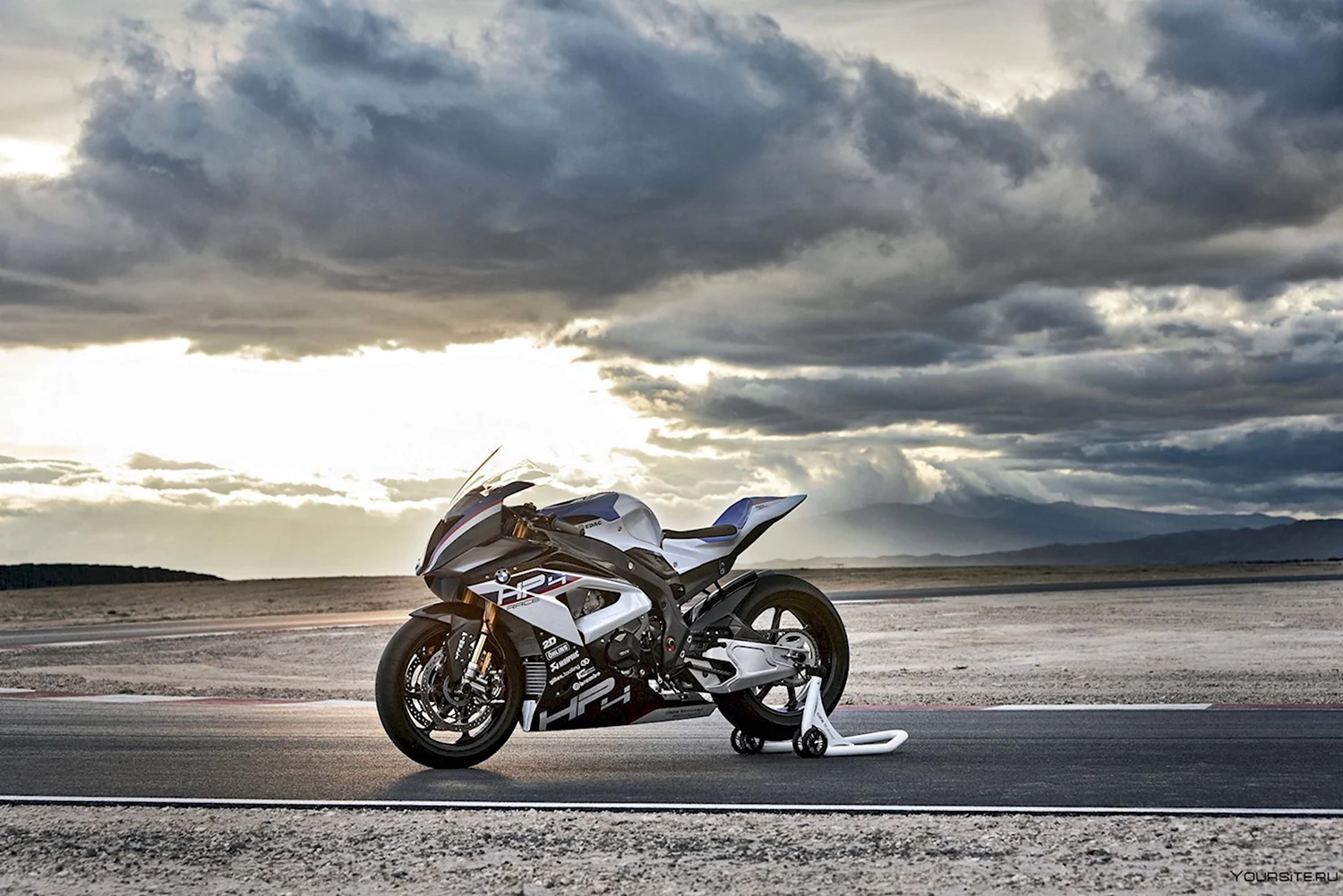 BMW hp4 Race