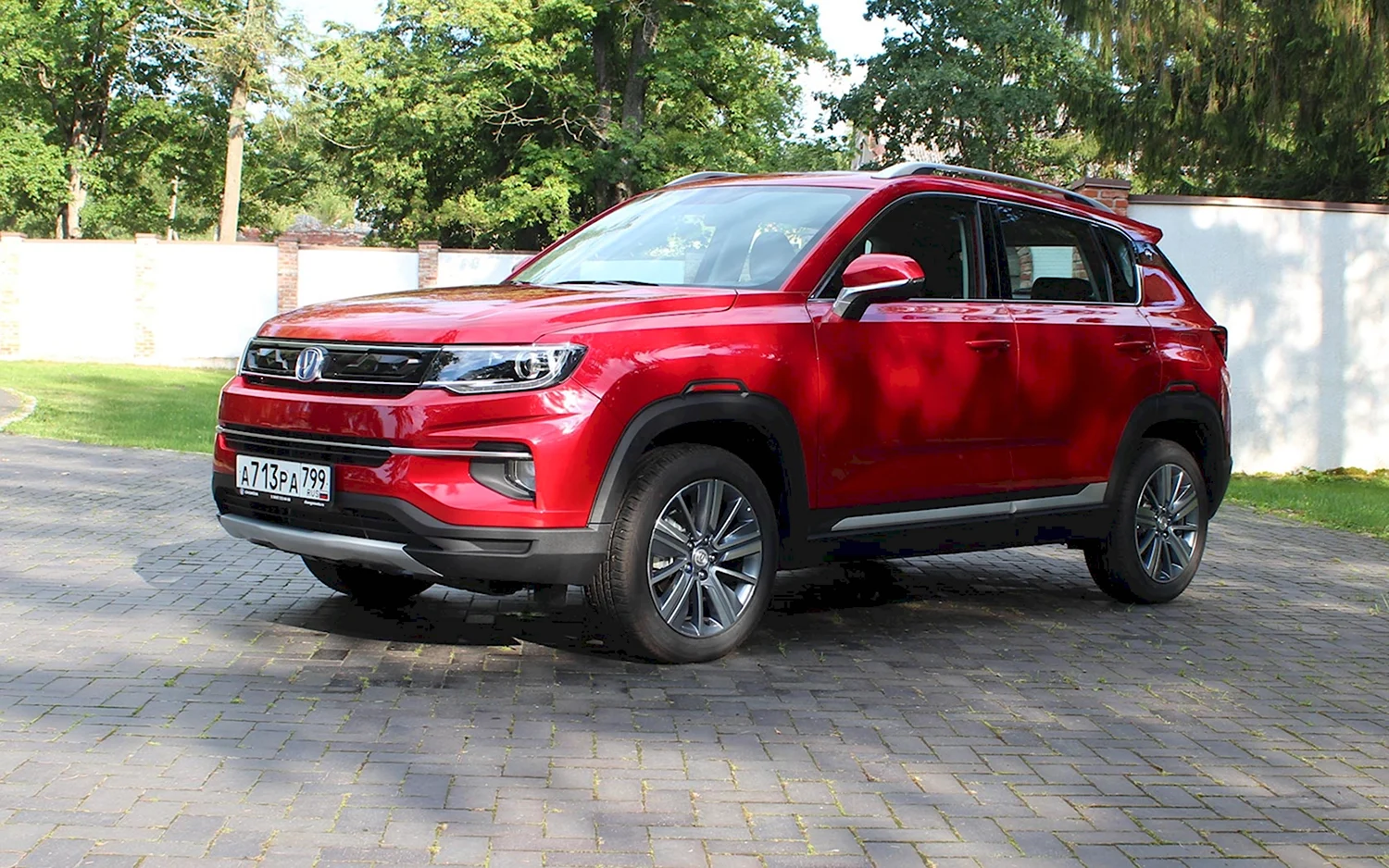 Changan cs35 Plus красный