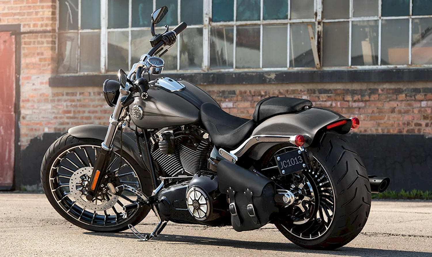 Чоппер Harley Davidson Breakout