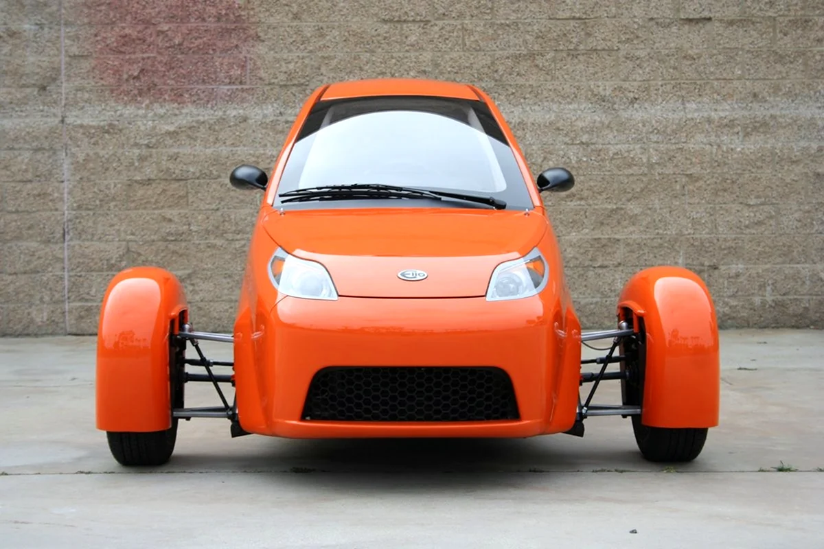 Elio трицикл