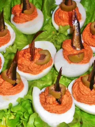 Яйца фаршированные шпротами