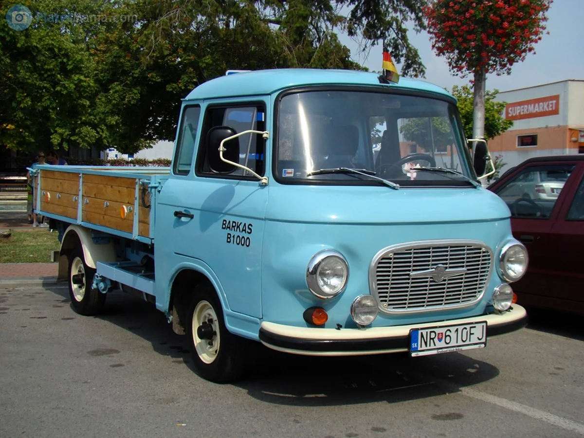 ИФА Баркас б1000