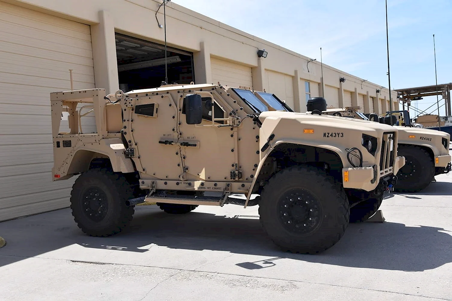 JLTV Joint Light Tactical vehicle производства Oshkosh