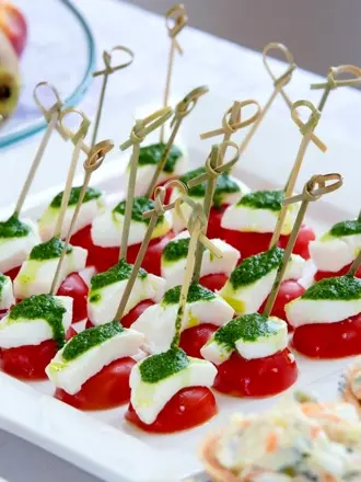 Канапе Мухоморчики с черри