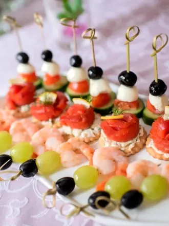Канапе с икрой и севрюгой