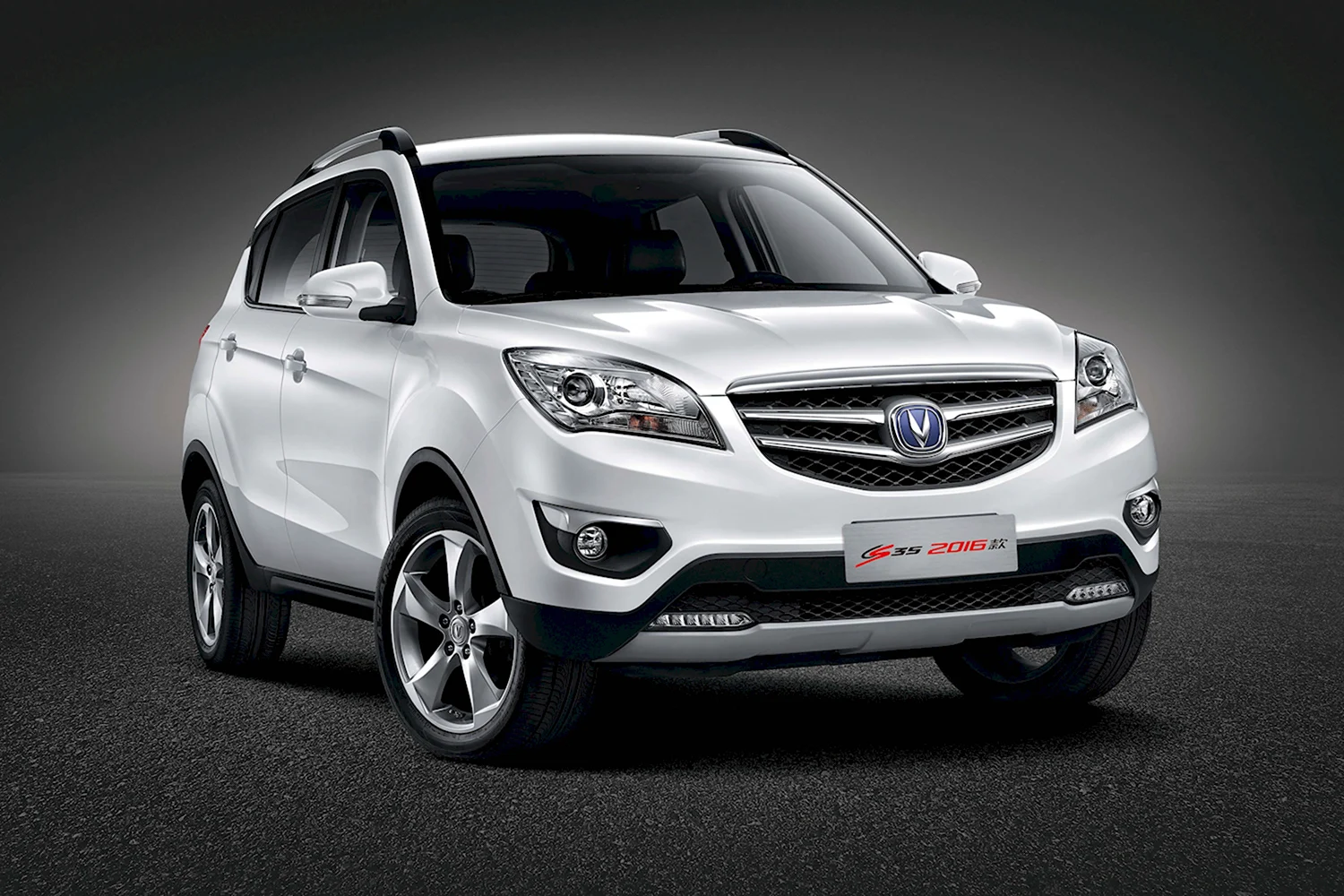 Машина Changan cs35