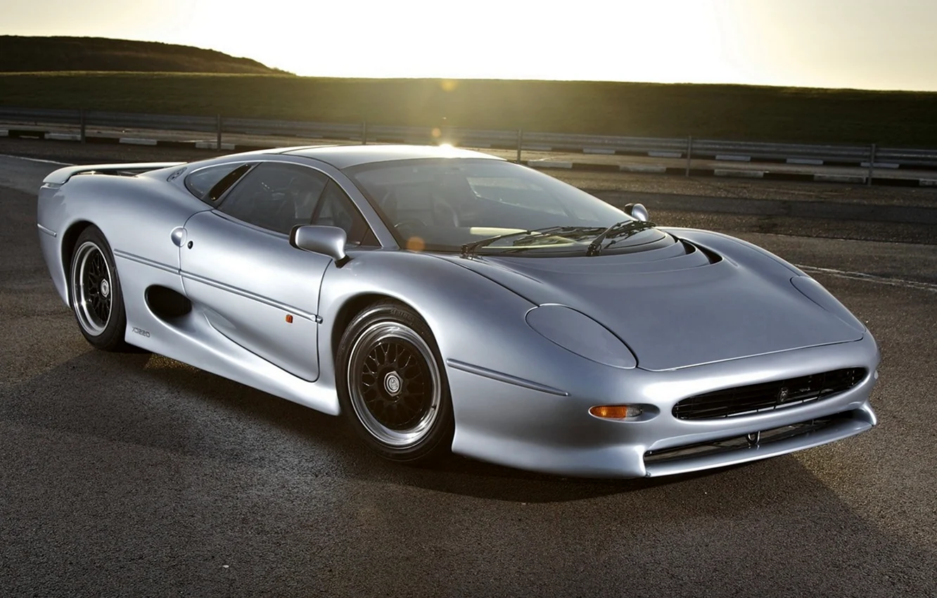 Машина Ягуар xj220