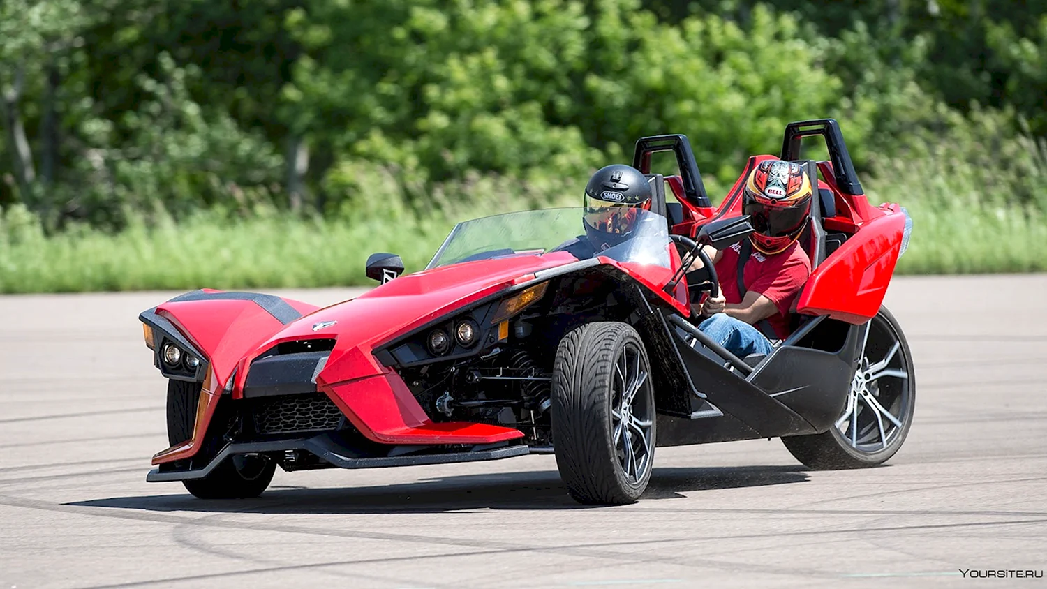 Машина Polaris Slingshot