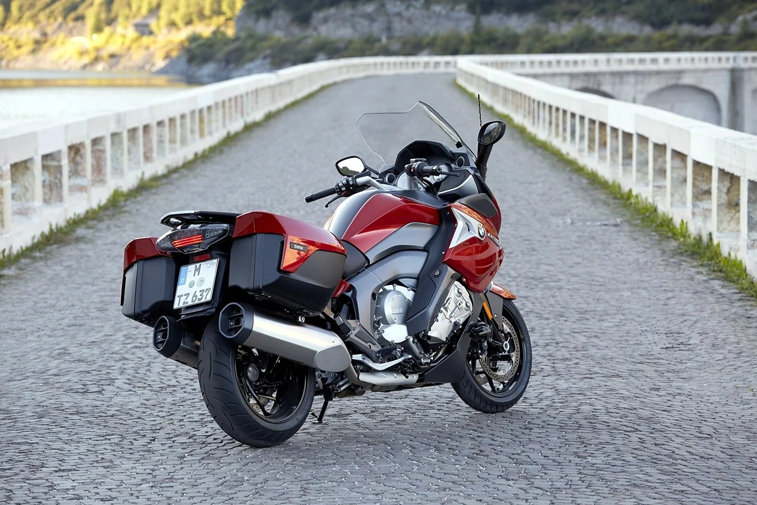 Мотоцикл БМВ 1600 gt