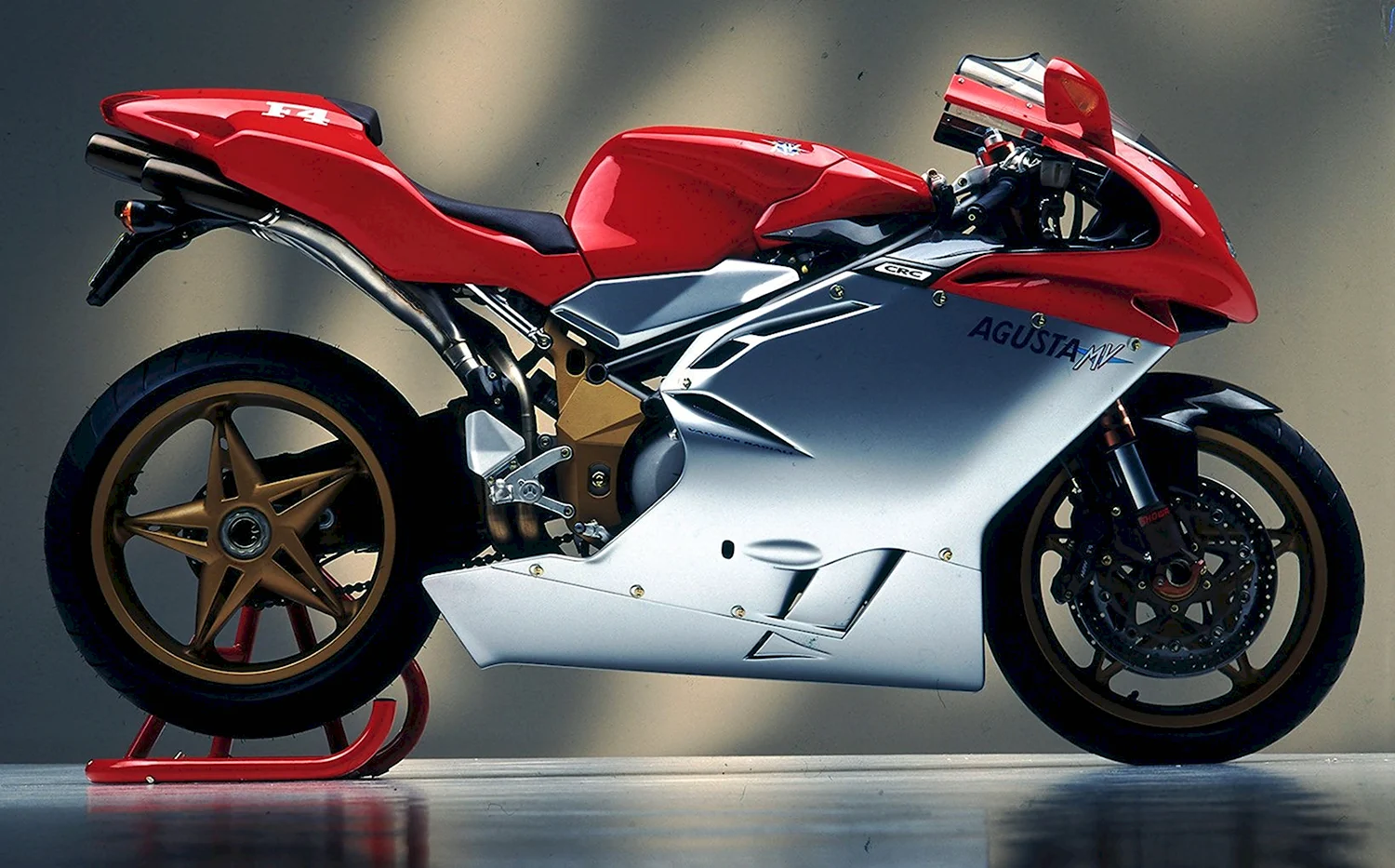 MV Agusta 750 f4