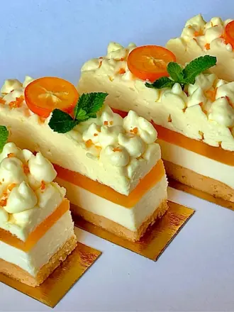 Нарезные муссовые пирожные