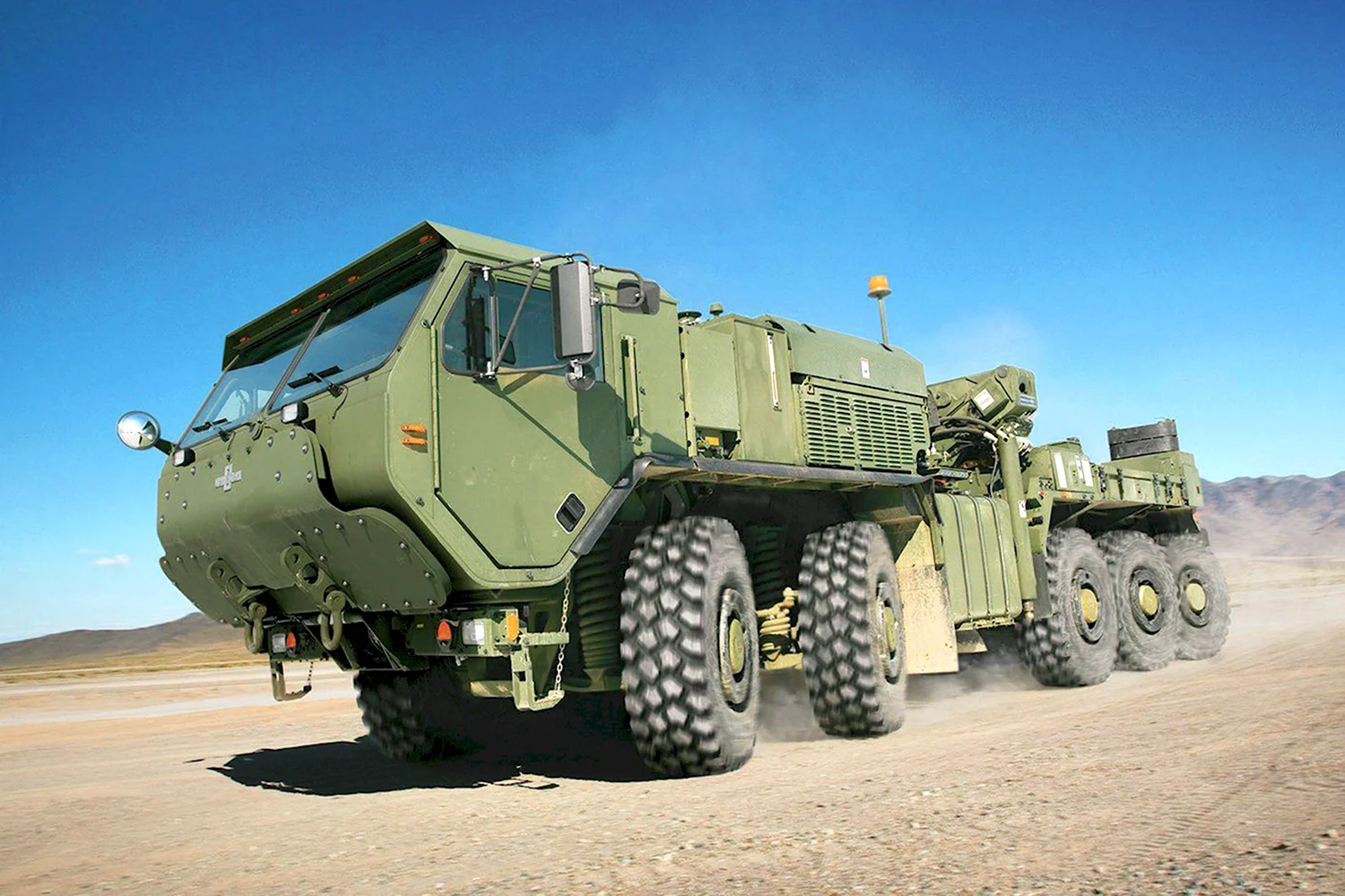 Oshkosh Defense автофургон
