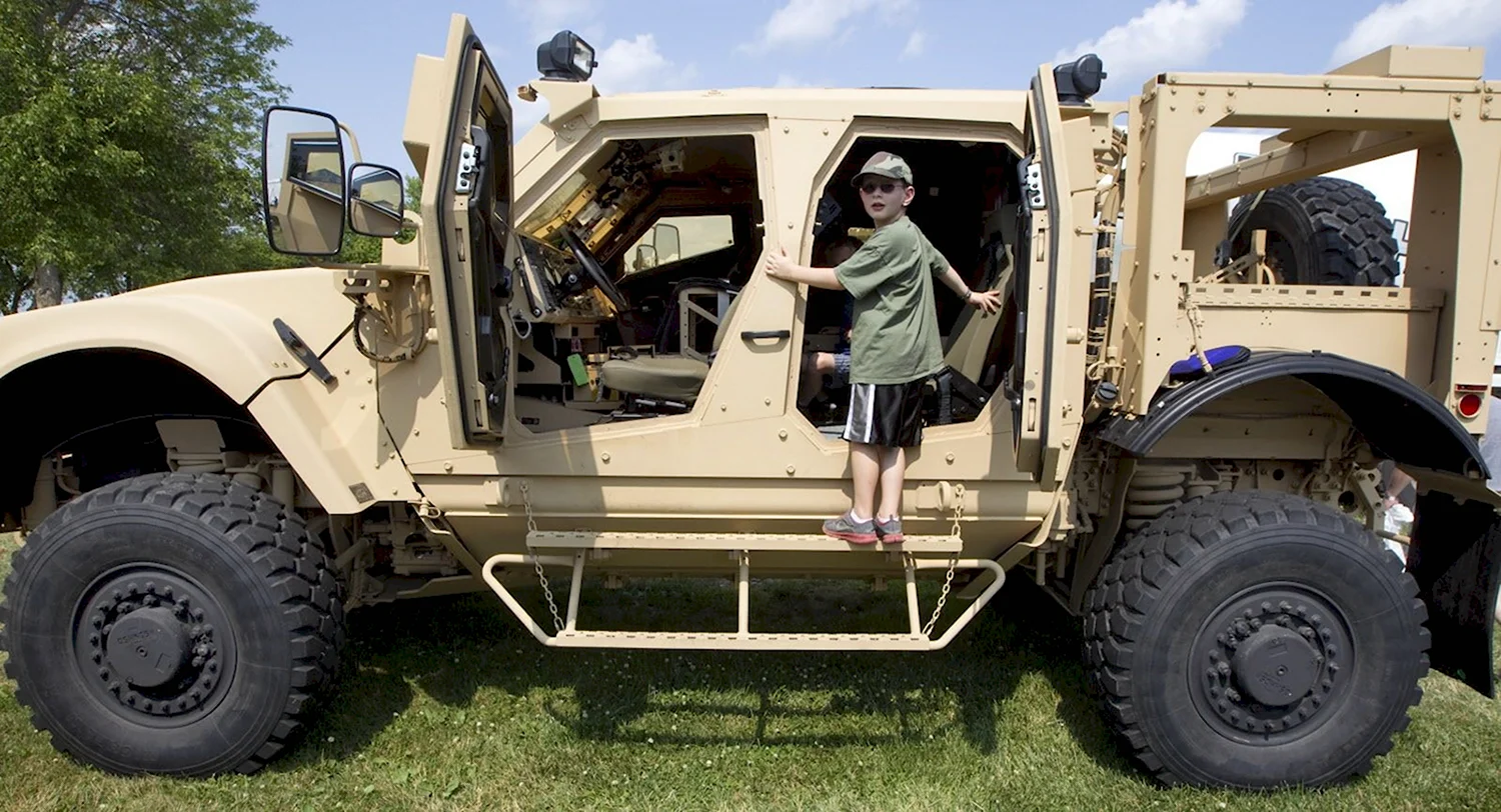 Oshkosh l-atv кабина