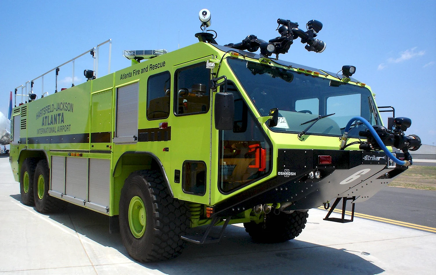 Oshkosh Striker 3000