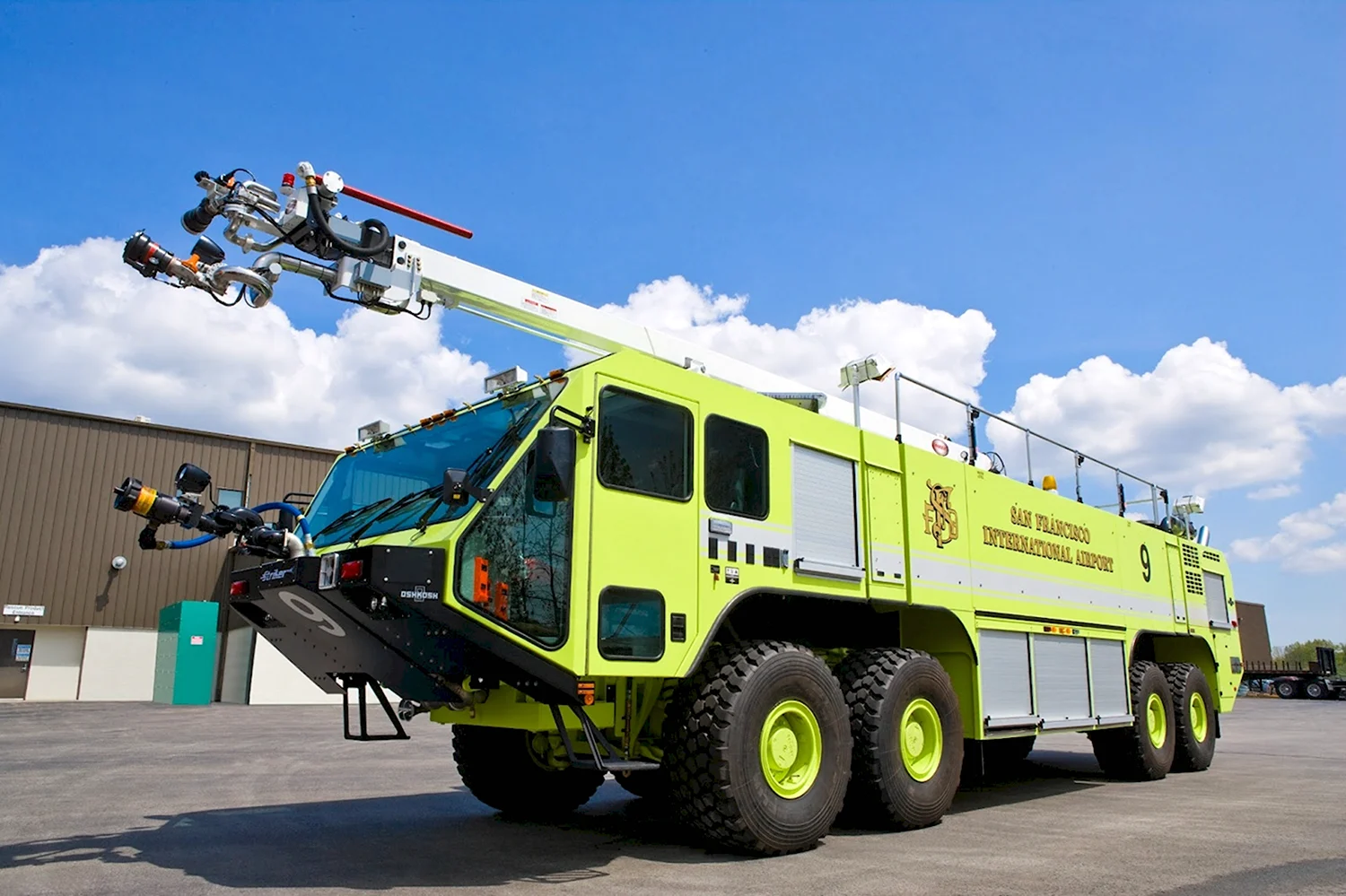Oshkosh Striker 4500