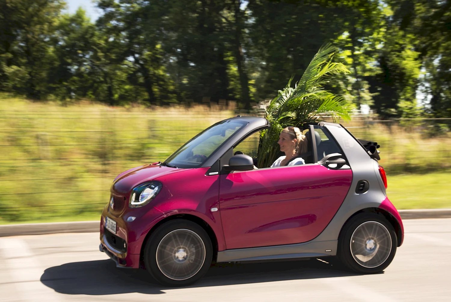 Smart Fortwo Cabrio розовый
