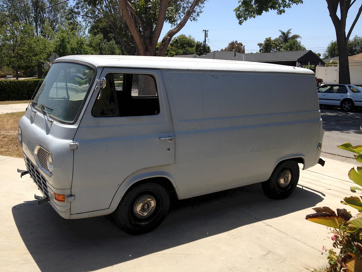White Ford Econoline