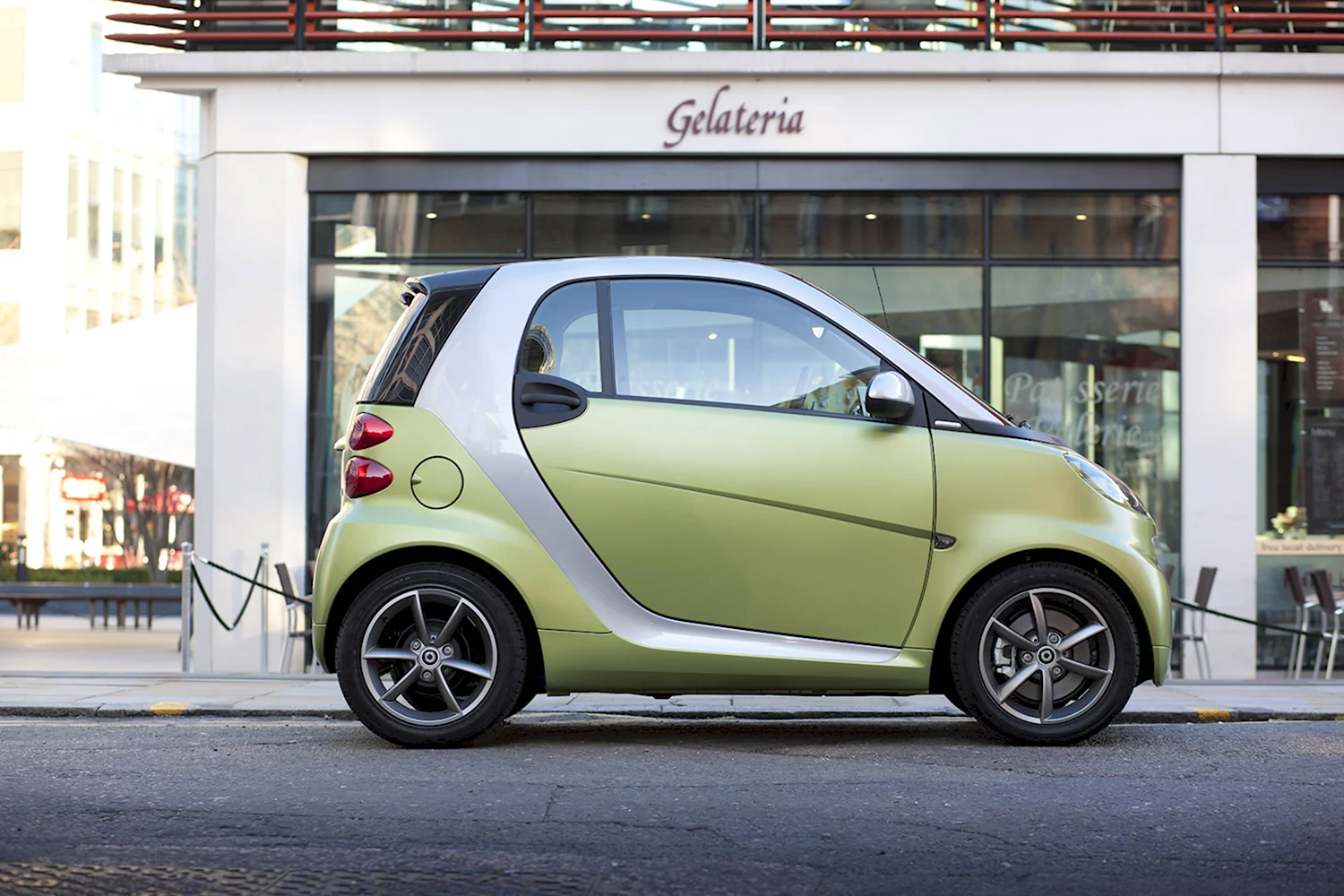 Зеленый Smart Fortwo 451