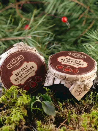 Байкальский камень с брусникой кедровым орехом и еловым ароматом