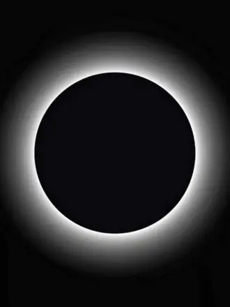 Белый круг на черном фоне