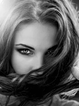 Девушка черно белое