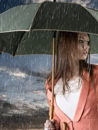 Девушка с зонтом