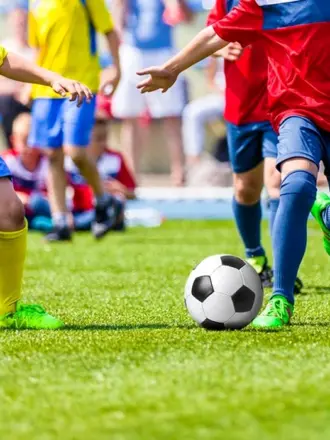 Фон дети играют в футбол