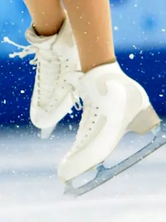 Коньки фигурные на льду