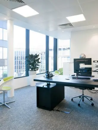 Офис с панорамными окнами