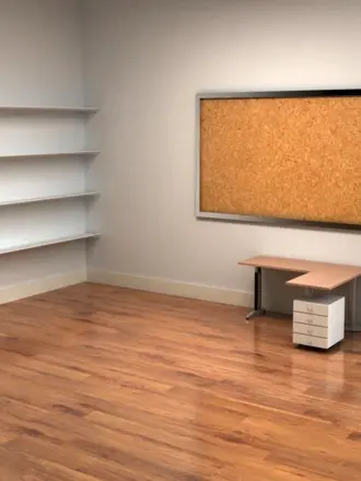 Рабочий стол с полками