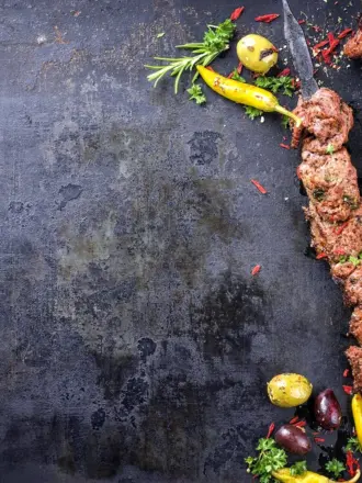 Шашлык на темном фоне