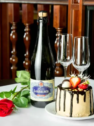 Торт и шампанское