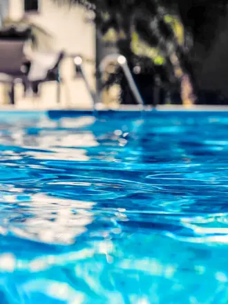 Вода в бассейне